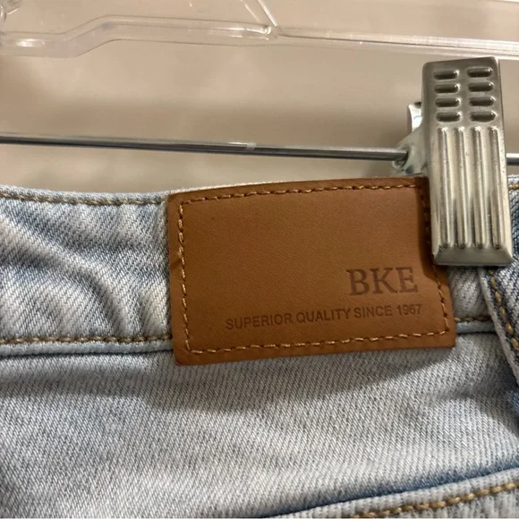 BKE Buckle Payton Jean Shorts Womens 25 Light Blue Wash Denim Distressed Hem - Picture 5 of 6